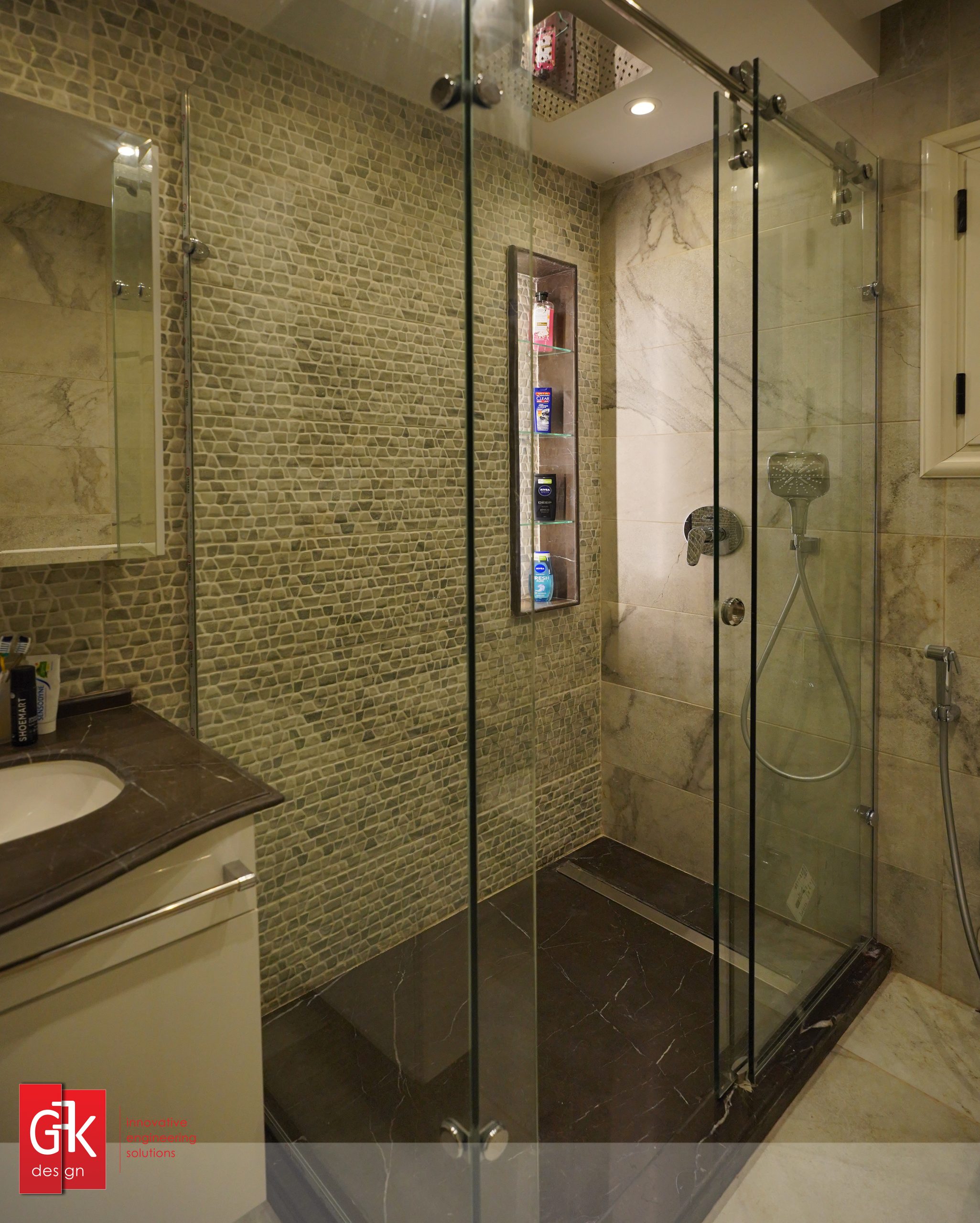 Louran Master Bathroom
